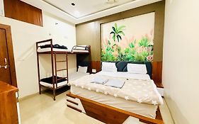 Hotel Maheshwar'S Stay